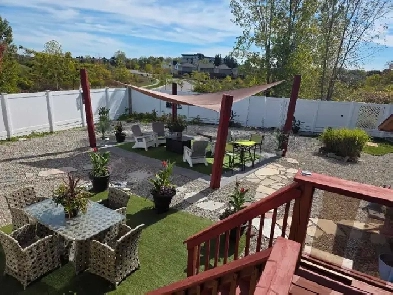 Large lot in family friendly neighbourhood! Image# 2