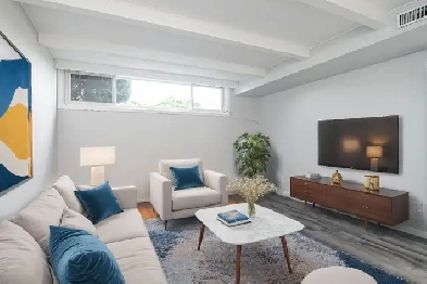 2 Bedroom with easy access to the 401! Image# 1