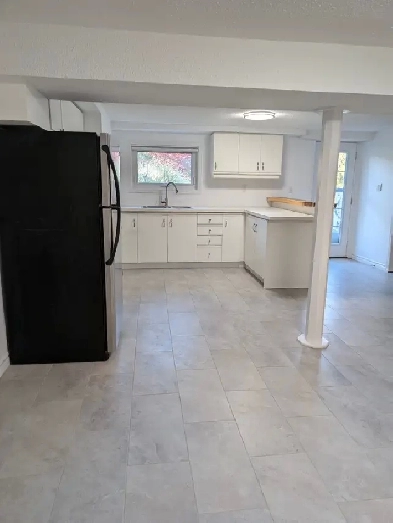 Amazing bright newly renovated walkout, rental in Keswick South Image# 1