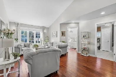 JUST LISTED! Almost 2000 sq ft living space in Crescent Park! Image# 4
