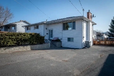 941 Stardust St-TOP FLOOR Image# 15