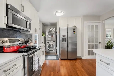 2 Bed 2 Bath Main Floor Fully Furnished All Utilities Garage Image# 1