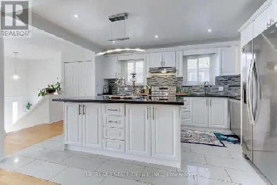 Beautiful Home In Pleasant View Toronto Image# 1