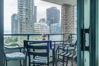 Luxury  3-Bedroom Corner Suite (Coal Harbour) Image# 10