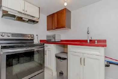 Spacious 1-Bedroom   Den Basement in Brampton – All Utilities & Image# 1