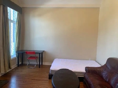 Richmond Hill, Bayview & 16th, X-large Private Bedroom (Female) Image# 1