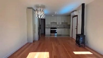 Large fully renovated 3 1/2 in Mile End Image# 1