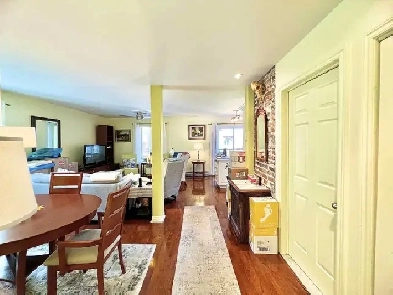 4 1/2  Lumineux dans une des plus belles rue de Verdun Image# 1