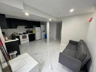 LEGAL BASEMENT FOR RENT NEAR SHERIDAN COLLEGE. Image# 1