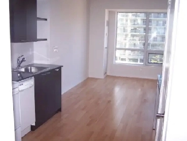 Bachelor Condo at Yonge & 35 Hayden. (Toronto) M4Y3C3