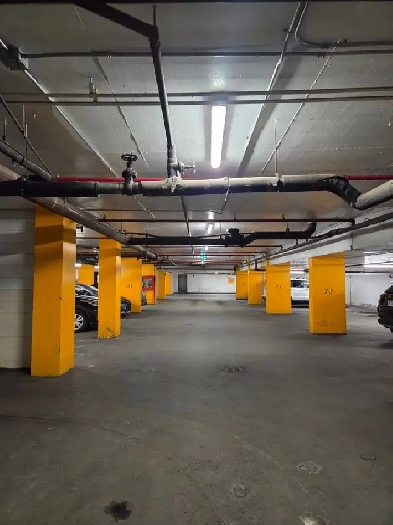 Stationnement souterrain à louer/Undeground Parking for Rent Image# 1