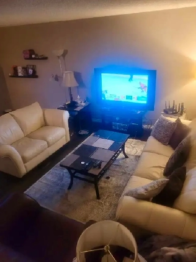 L@@K - ROOM FOR RENT LAWSON HEIGHTS (OCT. 1 OR IMMEDIATELY) Image# 1