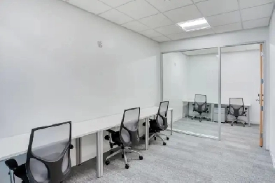Join a collaborative coworking space environment in Spaces Granv Image# 4