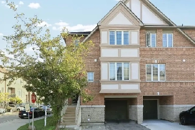 For Rent – Beautiful 4 Bedroom Townhouse in Mississauga Image# 1