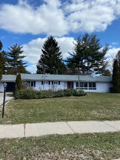 Bungalow near Downtown Oakville Image# 1