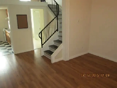 GRAVENHURST LOFT APT NON-SMOKING/NO PETS DUE TO ALERGIES Image# 1