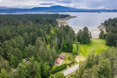 Gabriola Island Twin Beaches Ocean-view house for long-term rent Image# 16