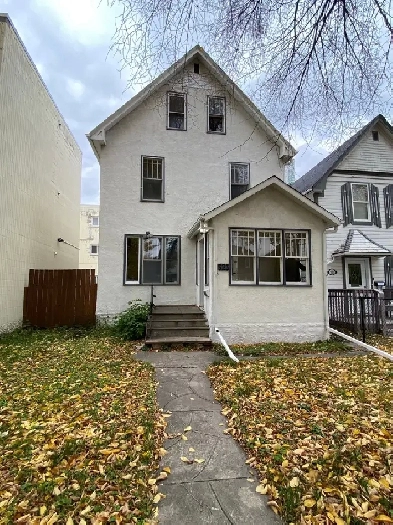 523 Furby Street 3 Bedroom MAIN FLOOR Duplex for rent Image# 1