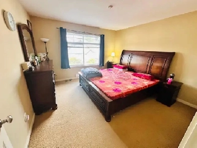 $3,200 / 3br - 1580 ft2 - Beautiful Spacious 3 Bedroom   Den Tow Image# 1