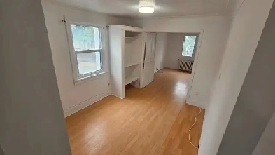 Sun-filled 1 bedroom apartment on a quiet street Image# 1