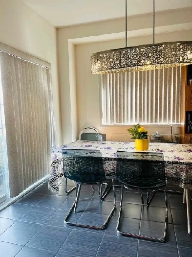 house 4 bedroom upper level Image# 1