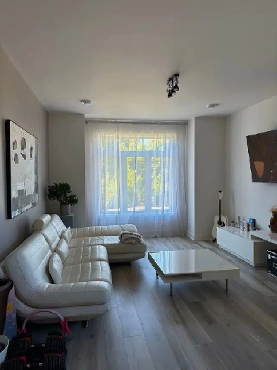 condo à louer cession de Bail Image# 1