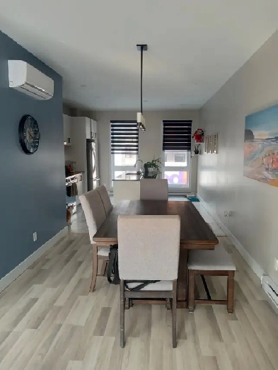 Maison en rangée sur 3 étages. Très belle vue sur le fleuve Image# 1