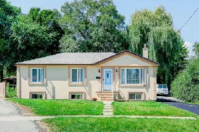 Private room available in the main floor of a detached house Image# 1