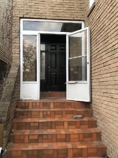 2 Beds, 1 Bath Sept Entr basement - Square One Image# 1