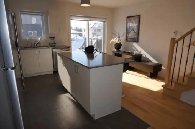 condo sur deux étages 4 1/2 Image# 1