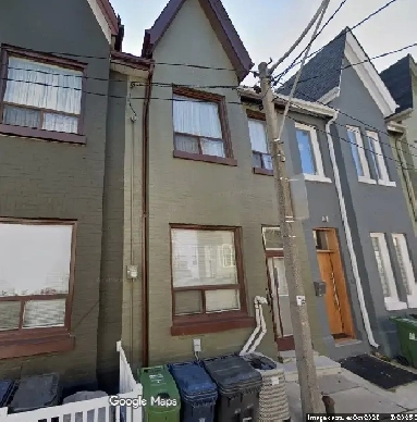 Downtown Toronto Townhouse 1 room for rent Image# 1