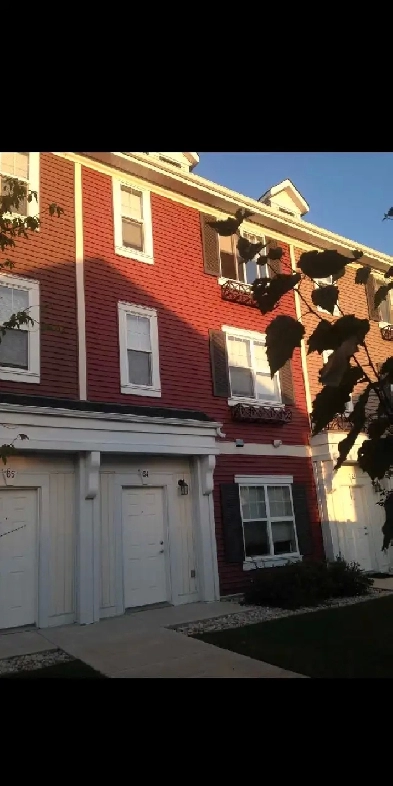 3 bedroom, 2 and 1/2 bath townhouse available immediately Image# 1