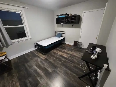 Private room to rent 5 minute from Mohawk college all male house Image# 6