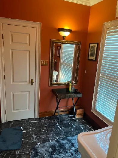 Charming. two  room apartment 100 m from Western Image# 1