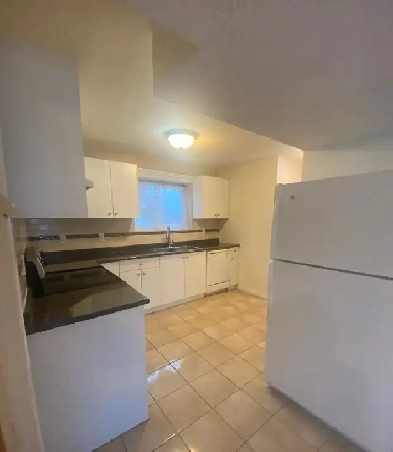 2 bed and 1 den/storage room  basement suite Image# 7