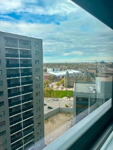 Sublet 1bedroom apartment in front of University of Winnipeg Image# 1