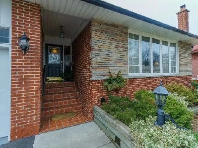 Toronto house for rent ( Eglinton /Kipling ), near 401 and 427 Image# 1