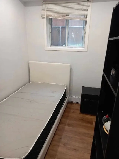 Colocation chambre 4 et demi (Saint-Laurent) Image# 1