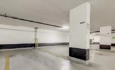 Parking  Rental CN Tower Image# 1