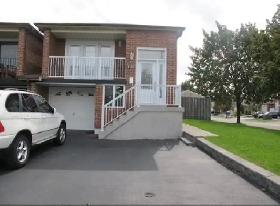 Fully furnished 3 Bedrooms home near SQ-1 for rent Image# 1