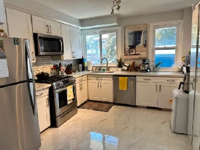 Spacious & furnished 3 bedroom house at York Mills & Don Mills Image# 1