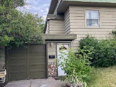 Attached single garage in Mount Pleasant for rent on Nov. 1 Image# 1