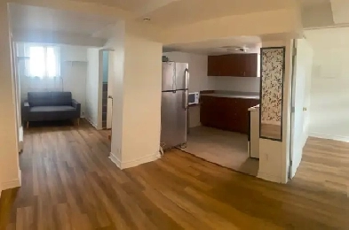 4 1/2 COMPLÈTEMENT RENOVÉ CDN -NDG DISPONIBLE MAINTENANT Image# 1