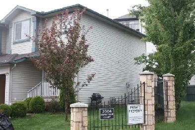 Spacious 3-Bedroom Half Duplex in The Grange / Glastonbury Image# 1