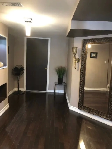 Furnished walkout lakefront 1300SF 1BR Den with bed Bovaird/410 Image# 1