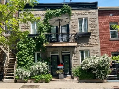 Magnifique RDC en face du parc Laurier Image# 1