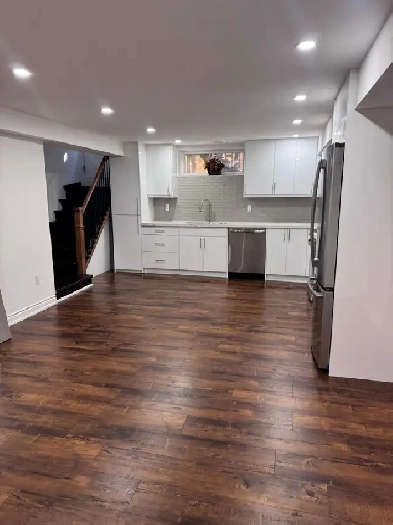 Beautiful 2-Bedroom Basement Apartment – Prestigious area Image# 1