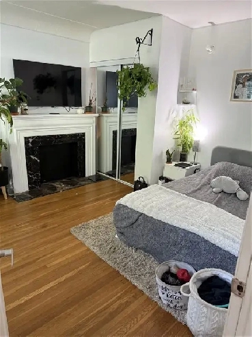 Large Student Room for Sublet – Steps from McMaster University Image# 1