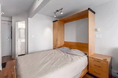 Fully Furnished Private Room in Downtown Vancouver – Move-In NOW Image# 3