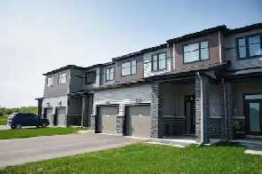 Furnished 3 bedroom Townhouse in Barrhaven for Short Term Rental Image# 1